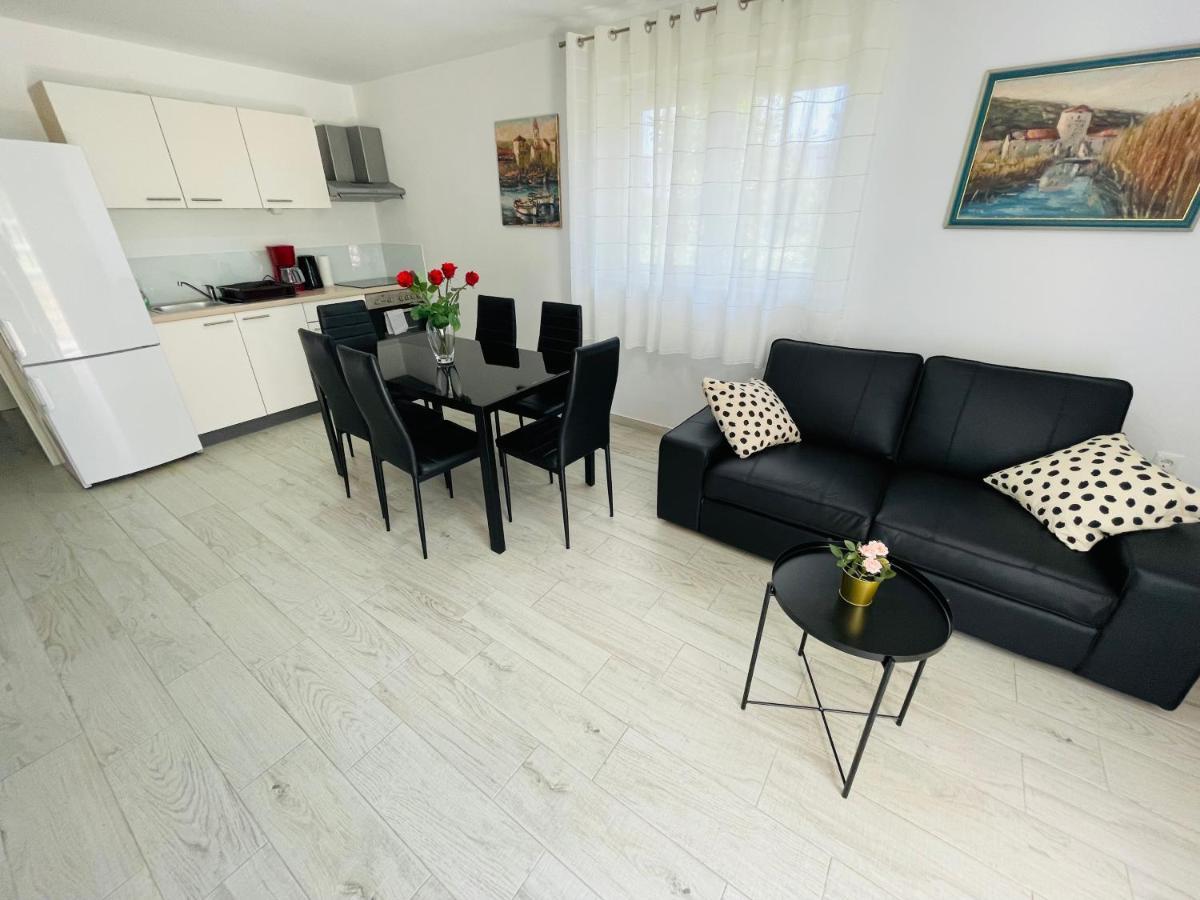 Apartment Paulina Trogir Buitenkant foto