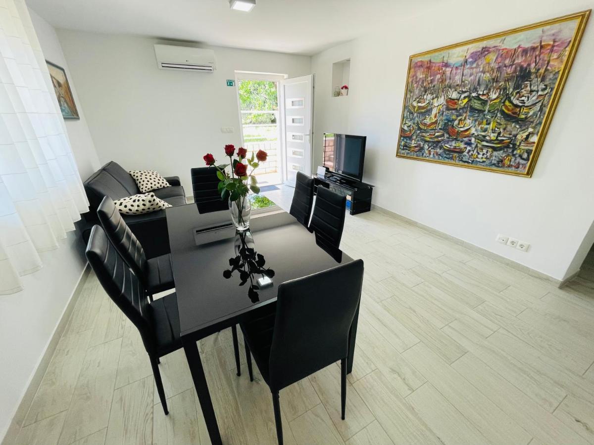 Apartment Paulina Trogir Buitenkant foto